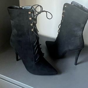 *BRAND NEW* Women’s Black Laced Booties